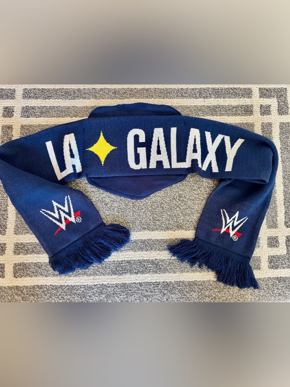 LA Galaxy x WWE Knit Scarf - Limited-edition - Picture 2 of 2